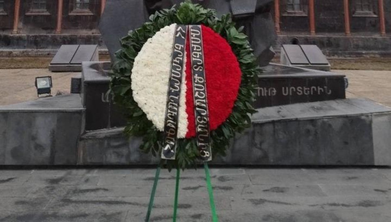 Ռոբերտ Քոչարյանի անունից ծաղկեպսակ է դրվել 1988-ի ավերիչ երկրաշարժի զոհերի հիշատակին