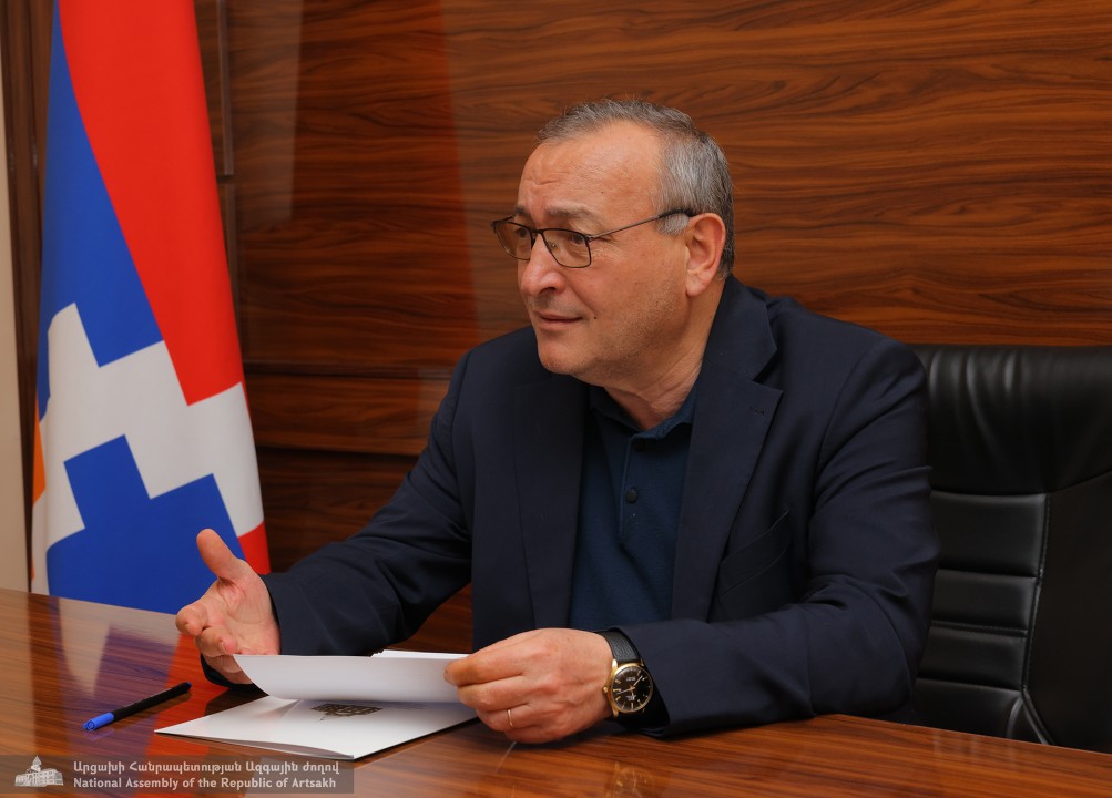 ԱՀ Ազգային ժողովի նախագահ Արթուր Թովմասյանն աշխատանքային խորհրդակցություն է հրավիրել
