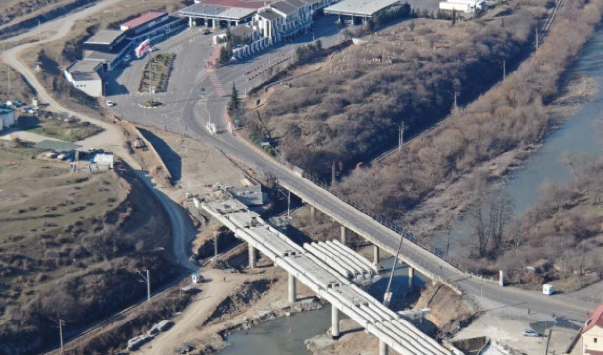 Սադախլո-Բագրատաշեն անցակետի տարածքում Դեբեդ գետի վրա նոր կամրջի կառուցման աշխատանքները ավարտվել են