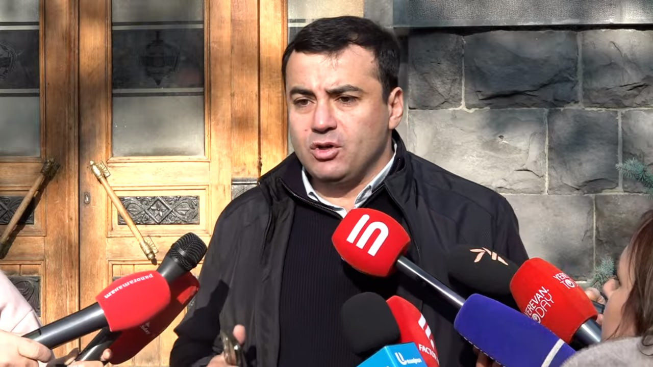 ՈւՂԻՂ. Արթուր Չախոյանը հաղորդում է ներկայացնում Տիգրան Ավինյանի դեմ